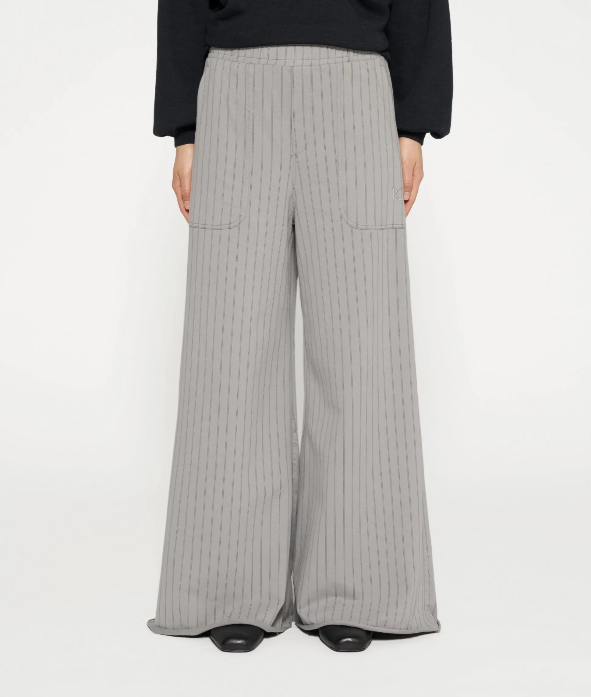 wide jogger pinstripe