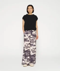 wide pants camo